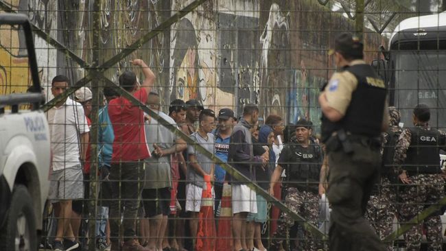 Empat Menteri Kabinet di Ekuador Mundur Buntut Demo Massa Presiden Ekuador Guillermo Lasso menerima pengunduran diri empat anggota kabinetnya pada Selasa (5/7).