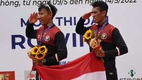 FOTO: Kilau Emas Pertama Indonesia dari Arena Dayung SEA Games