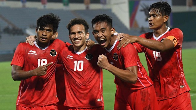 Striker Muhammad Ridwan membawa Timnas Indonesia U-23 unggul 1-0 atas Filipina pada duel Grup A SEA Games 2021 i Stadion Viet Tri, Jumat (13/5).
