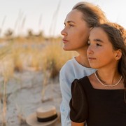 Ciri-Ciri Overprotective, Karakter 4 Zodiak Ini Berpotensi Jadi Strict Parents!