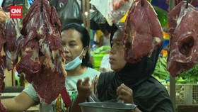 VIDEO: Dihantui Serangan PMK, Penjualan Daging Sapi di Surabaya Normal