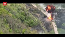VIDEO: Momen Tank Andalan Rusia Meledak di Kharkiv
