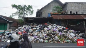 Yogya Darurat Sampah, Warung Nasi Purwanti Ditinggal Pembeli