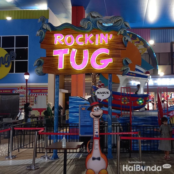 <p>Rockin' tug pun termasuk salah satu wahana seru lainnya yang baru dibuka. Trans Studio Cibubur buka setiap hari dengan jam operasional 10.00-20.00 WIB. Bunda dapat melakukan pembelian tiket melalui www.transstudiocibubur.com atau di loket tiket. (Foto: HaiBunda/Firli)</p>