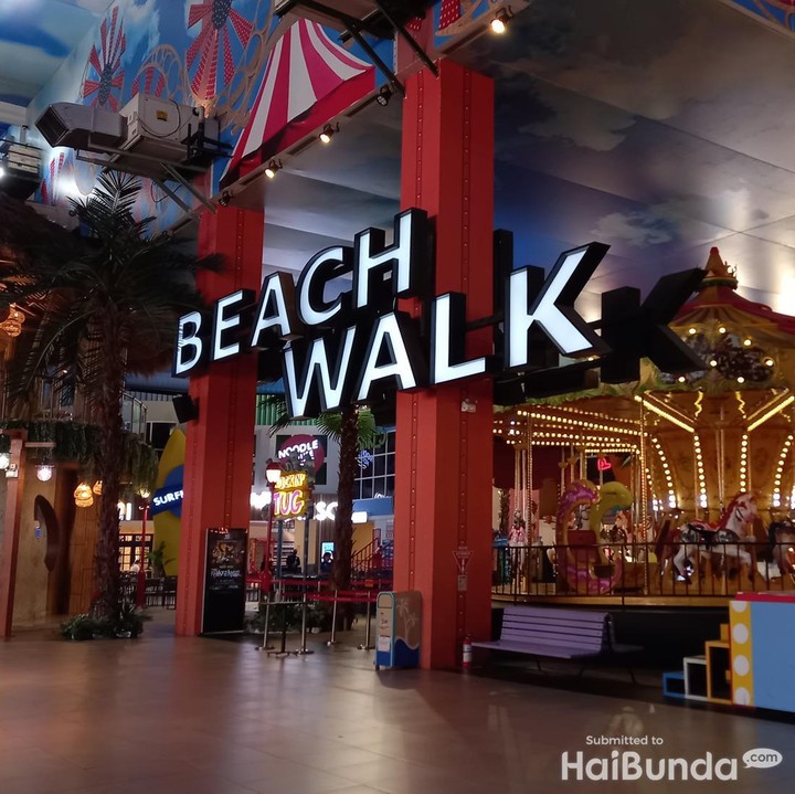 <p>Tak hanya itu, banyak pula keseruan lainnya yang bisa Bunda nikmati bersama keluarga di Trans Studio Cibubur. Misalnya area <em>beach walk, </em>wahana Jurassic Island, go kart, wahana Pacific Rim, dan masih banyak lainnya. (Foto: HaiBunda/Firli)</p>