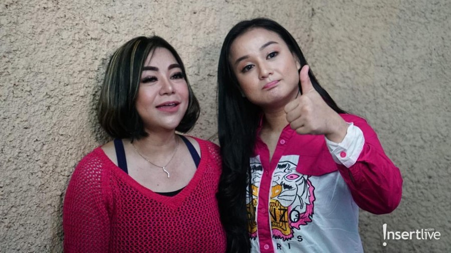 Anisa Bahar dan Juwita Bahar