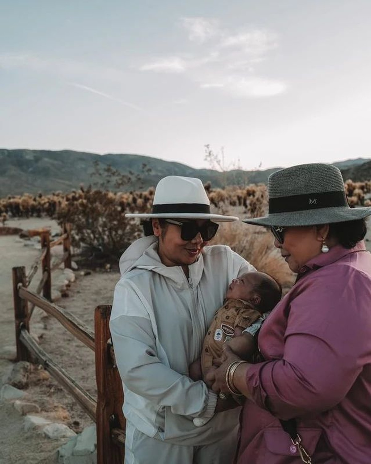 Baby Izz Jalan-jalan