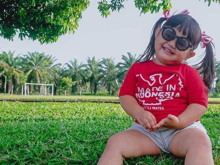 7 Potret Oceana Sky, Bocah Viral yang Hobi Makan dengan Komentar Menggemaskan