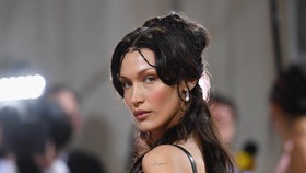 Bella Hadid Anggap Wartawan Al Jazeera Martir untuk Palestina