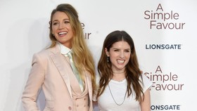 Blake Lively dan Anna Kendrick Reuni dalam Sekuel A Simple Favor