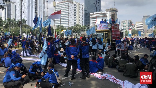 Setidaknya lima ribu orang bakal mengikuti aksi turun jalan yang dilakukan di daerah Patung Kuda Jalan Medan Merdeka Barat, Jakarta Pusat.