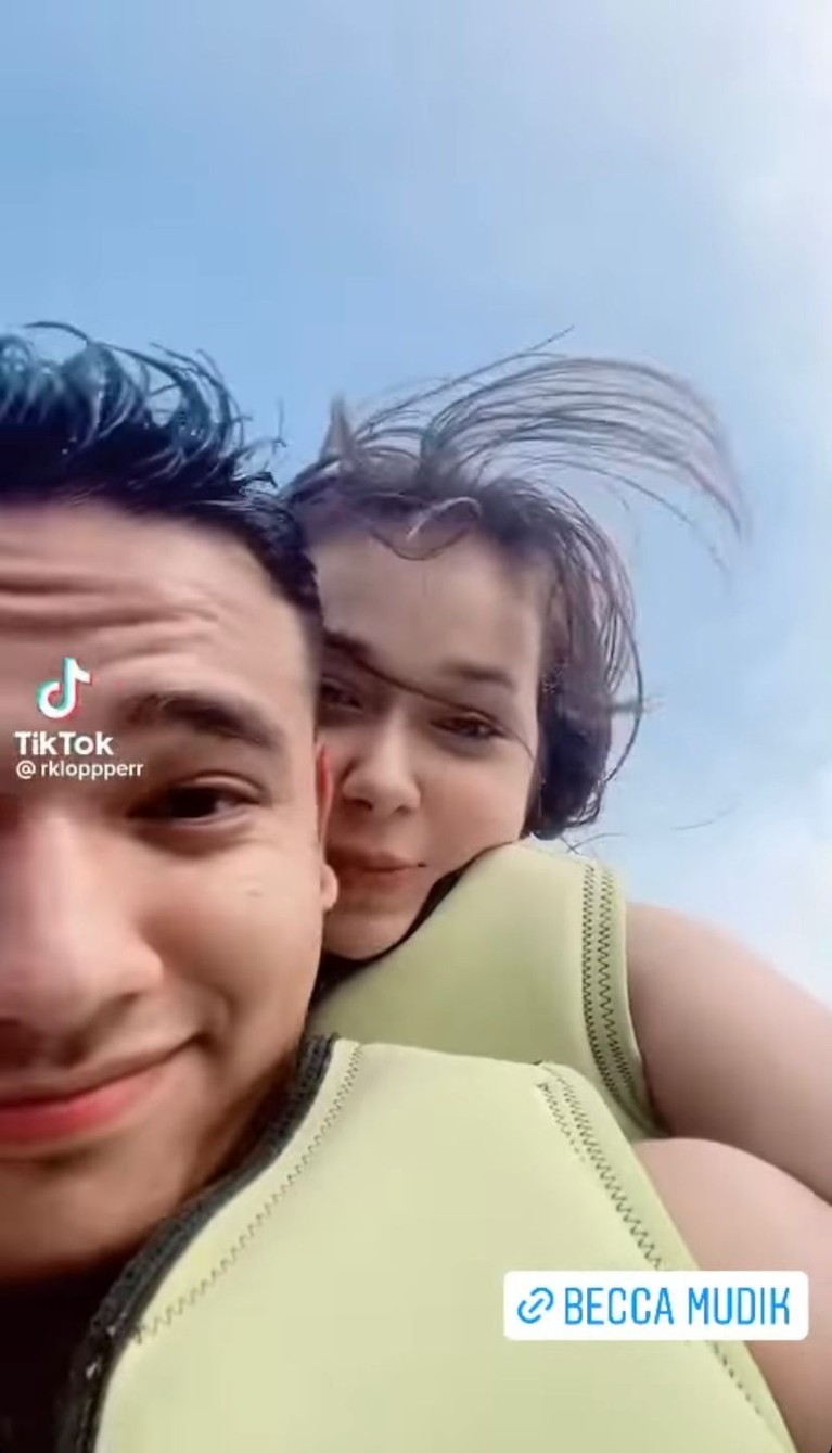 Fadly Faisal dan Rebecca Klopper Fadly Faisal dan Rebecca Klopper