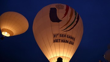 SEA Games 2021 (SEA Games 2022) resmi dibuka di Stadion My Dinh, Ha Noi, Vietnam pada Kamis (12/5) malam.