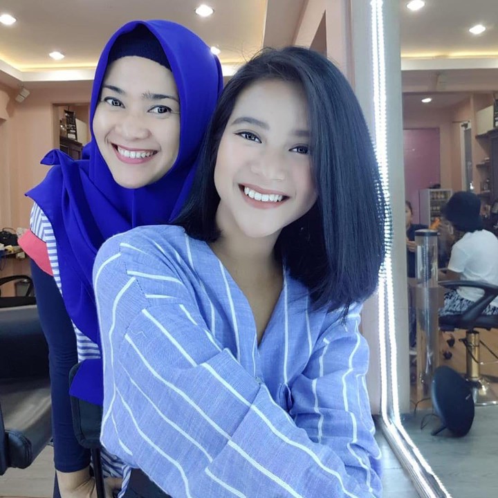 <p>Dari pernikahannya bersama Aldi Bragi, Ikke Nurjanaah dikaruniai seorang anak perempuan bernama Siti Adira Kania, Bunda. Adira lahir pada 30 September 1999. (Foto: Instagram: @ikkenurjanah0518)</p>