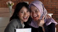 <p>Tak hanya cantik, Adira juga sangat berprestasi, Bunda. Diketahui, ia adalah lulusan Fakultas Hukum Universitas Indonesia. (Foto: Instagram: @ikkenurjanah0518)</p>