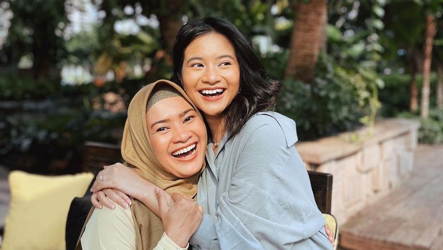 Ikke Nurjanah dan Anak Gadisnya