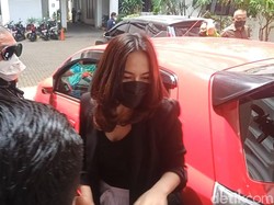 Makin Panas! Iqlima Kim Laporkan Hotman Paris ke Polisi