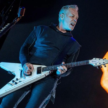 Vokalis Metallica Video Call Fans yang Lahiran saat Nonton Konsernya