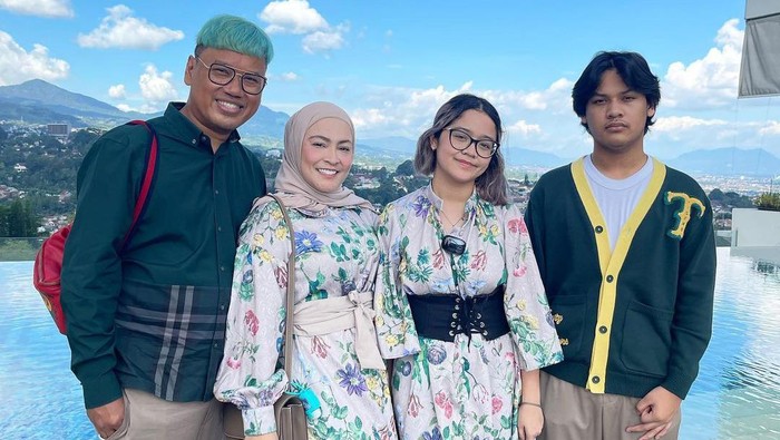 6 Sumber Kekayaan Keluarga Selebritas Uya Kuya, Pernah Jual Pisang Goreng Kini Makin Kaya Raya!