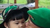 <p>Lahir di Sumedang, 25 April 2019, gadis yang dipanggil Sky itu sering membuat beberapa konten di TikToknya, lho Bunda. Misalnya seperti konten makan lahap dan kegiatan bersama Bunda dan Ayahnya. (Foto: Instagram @oceanaskygumilar)</p>