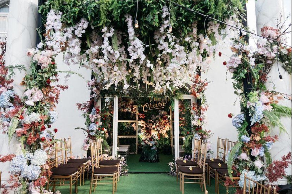 Momen Lamaran Via Vallen dan Chevra Yolandi