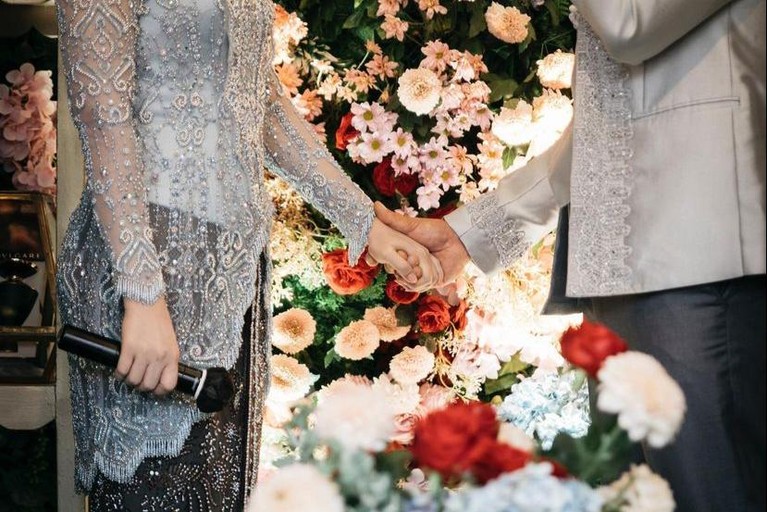 Momen Lamaran Via Vallen dan Chevra Yolandi Momen Lamaran Via Vallen dan Chevra Yolandi