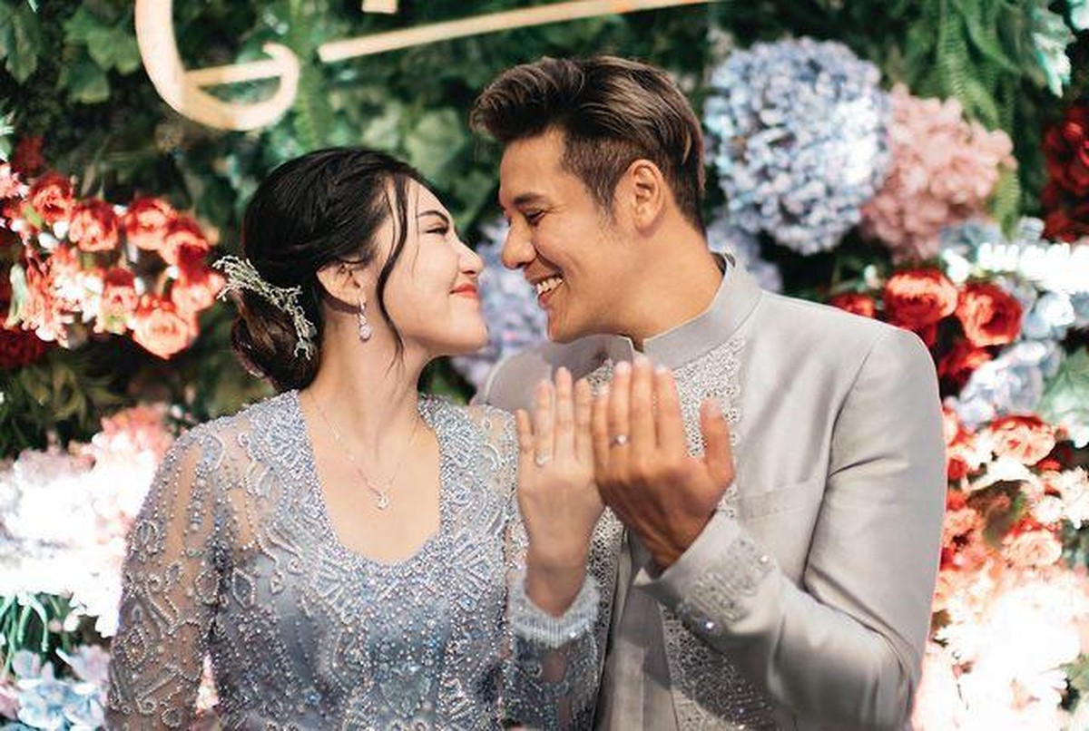 Momen Lamaran Via Vallen dan Chevra Yolandi