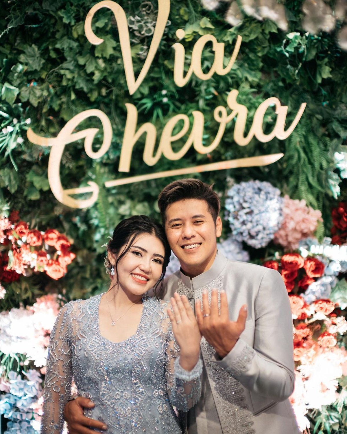 Momen Lamaran Via Vallen dan Chevra Yolandi