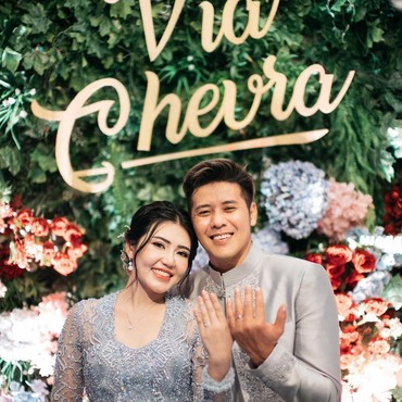 8 Momen Bahagia Lamaran Via Vallen & Chevra yang Digelar Tertutup