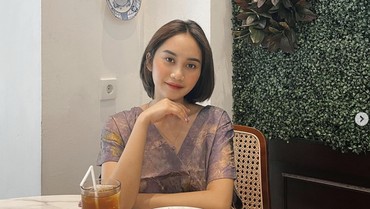 img-title Anak Farida Nurhan Umumkan Kehamilan, Netizen: Kapan Nikahnya