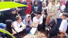 Prosesi Pemakaman Ibunda Kiki Farrel Prosesi Pemakaman Ibunda Kiki Farrel