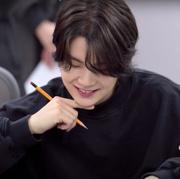 Rekor Baru SUGA BTS, Capai Peringkat 1 iTunes di 100 Negara dengan 3 Album