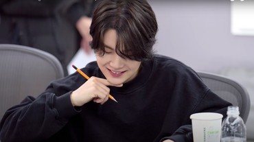 img-title Rekor Baru SUGA BTS, Capai Peringkat 1 iTunes di 100 Negara dengan 3 Album