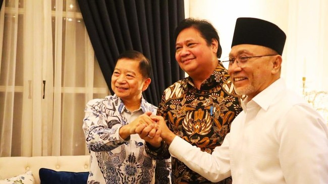 Pengamat politik Hendri Satrio curiga ada intervensi di Koalisi Indonesia Bersatu karena ketiganya merupakan partai koalisi pemerintah.