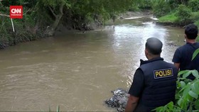 VIDEO: Pengguna Narkoba Kabur Nyebur Sungai Saat Digerebek Polisi