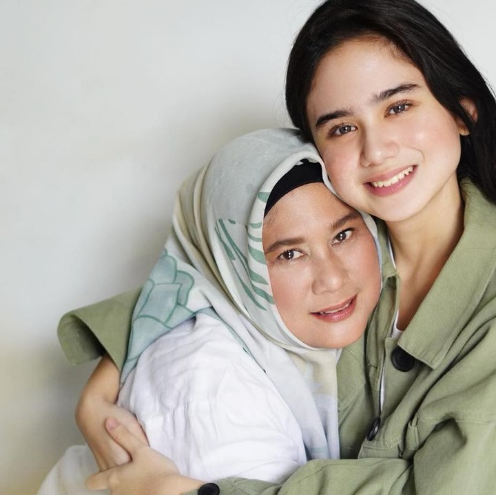 <p>Bagi Tissa, sang Bunda merupakan salah satu orang yang selalu mendukung kariernya hingga sekarang ini. (Foto: Instagram @tissabiani)<br /><br /><br /></p>