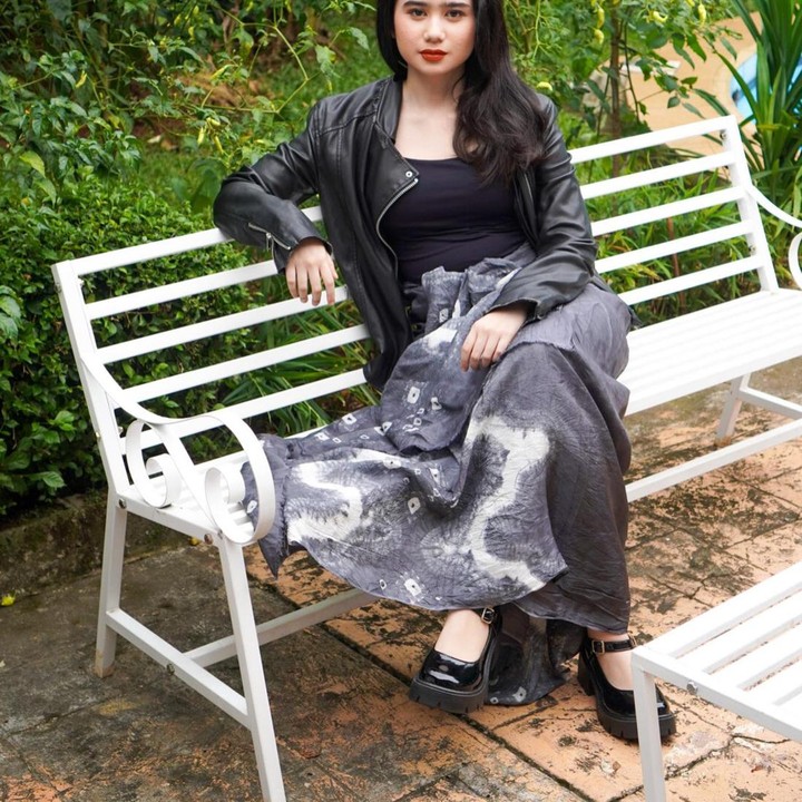 <p>Bunda tentu tak asing dengan Tissa Biani Azzahra, bukan? Kekasih Dul Jaelani ini juga bermain dalam film KKN di Desa Penari. (Foto: Instagram @tissabiani)<br /><br /><br /></p>