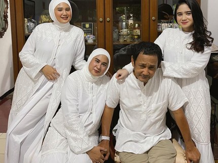 7 Potret Tissa Biani Pemeran Nur dalam Film KKN di Desa Penari, Kompak Bersama Keluarga