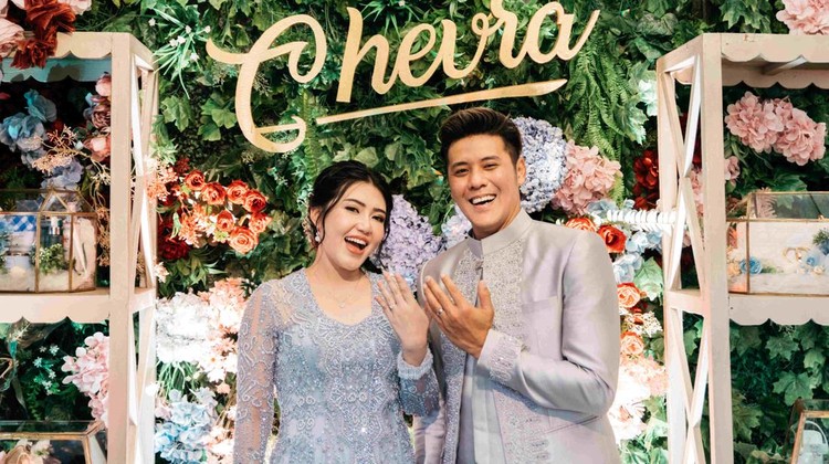 Momen lamaran Via Vallen dan Chevra