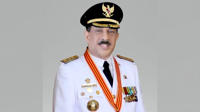 KPK menyebut Wali Kota Ambon Richard Louhenapessy tidak kooperatif dalam penyidikan dugaan korupsi izin pembangunan toko retail.