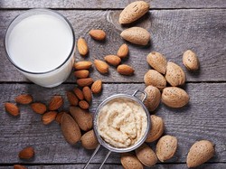 Susu Almond Makin Populer,  Apakah Lebih Menyehatkan dari Susu Sapi?