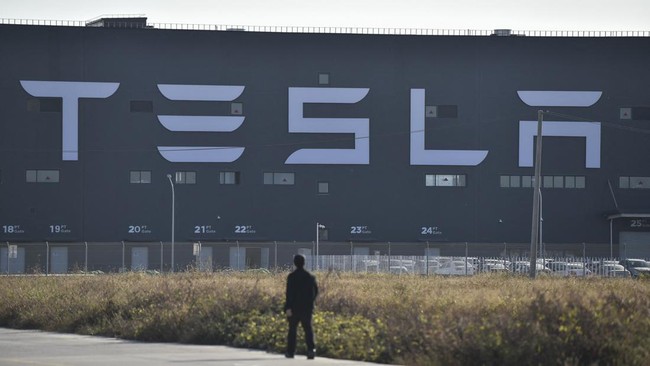 Thailand disebut menggoda Tesla dengan menawari 100 persen energi bersih untuk operasional pabrik jika berinvestasi. (AFP/HECTOR RETAMAL) Jakarta, CNN Indonesia --