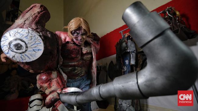 Cosplay Bukan Cuma Main-main dengan Kostum Cosplay tidak sekadar bermain kostum, tapi juga mengembangkan kemampuan lainnya mulai dari jahit hingga akting.
