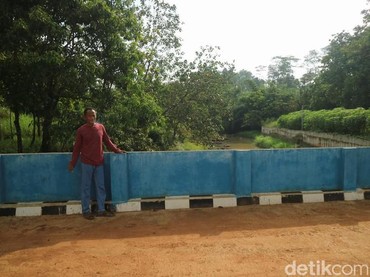 img-title Crazy Rich Jepara Bangun Jembatan Pakai Uang Pribadi, Ganjar Pranowo Dikritik