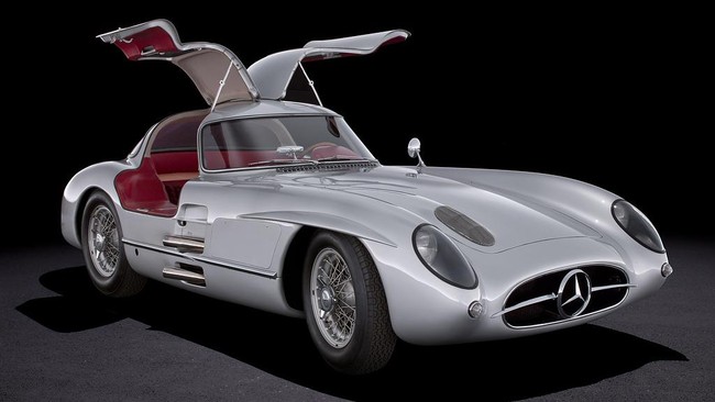 Mobil langka Mercedes-Benz Silver Arrow 300 SLR 'Uhlenhaut Coupe diyakini telah terjual Rp2 triliun yang menjadikannya mobil termahal di dunia.