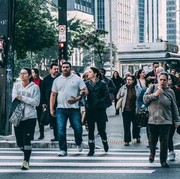 5 Ciri Kepribadian Orang yang Tidak Sabar Melihat Orang Lain Berjalan Lambat