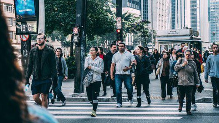 5 Ciri Kepribadian Orang yang Tidak Sabar Melihat Orang Lain Berjalan Lambat