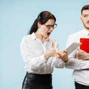 Punya Kebiasaan Menyalahkan Orang Lain? Hati-hati Self-Serving Bias! Begini Cara Mengatasinya!