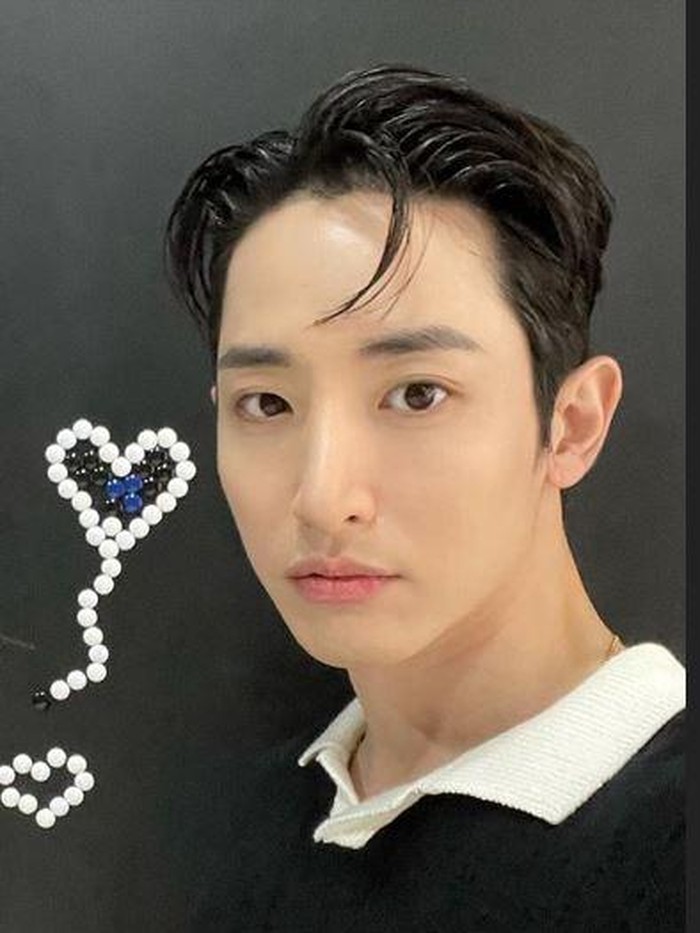 Lee Soo Hyuk merupakan aktor Korea Selatan yang lahir pada tanggal 31 Mei 1988, di Gwacheon, Provinsi Gyeonggi. Ia menandatangani kontrak dengan YG Entertainment, agensi yang menaunginya hingga saat ini./ Foto: instagram.com/ leesoohyuk