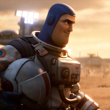 'Lightyear' Tampilkan LGBT, Ini Kata LSF soal Nasib di Indonesia